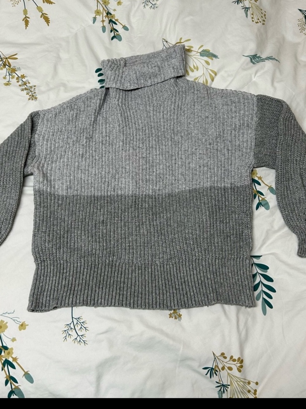 American Eagle two tone grey turtleneck - Picture 6 of 9